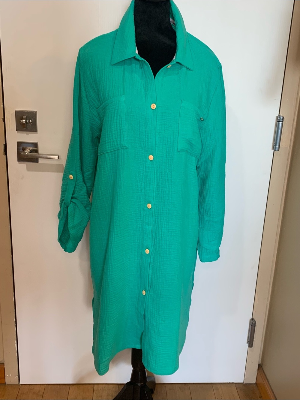 Nicole Miller NWT Large Vibrant Green Button-Front Swim Coverup